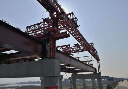 分析架橋機主機和下導梁過孔狀態