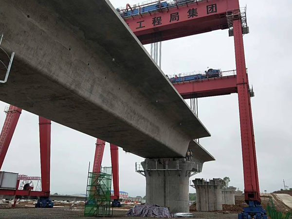 軌道式集裝箱門式起重機司機室減振技術